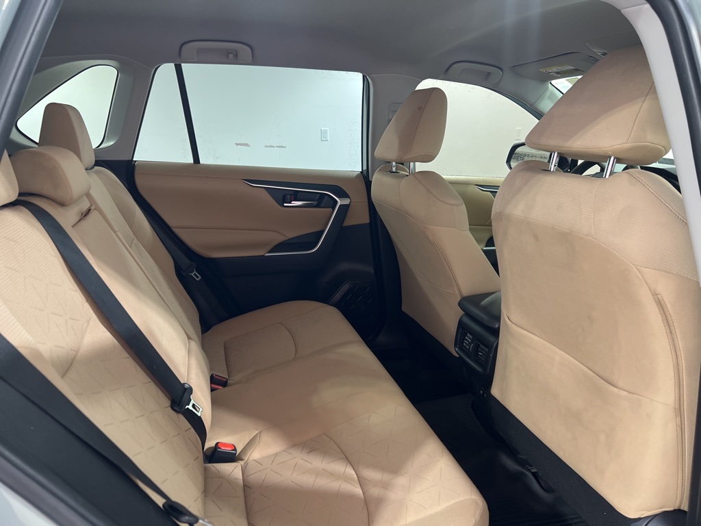 2020 Toyota RAV4 XLE photo 27