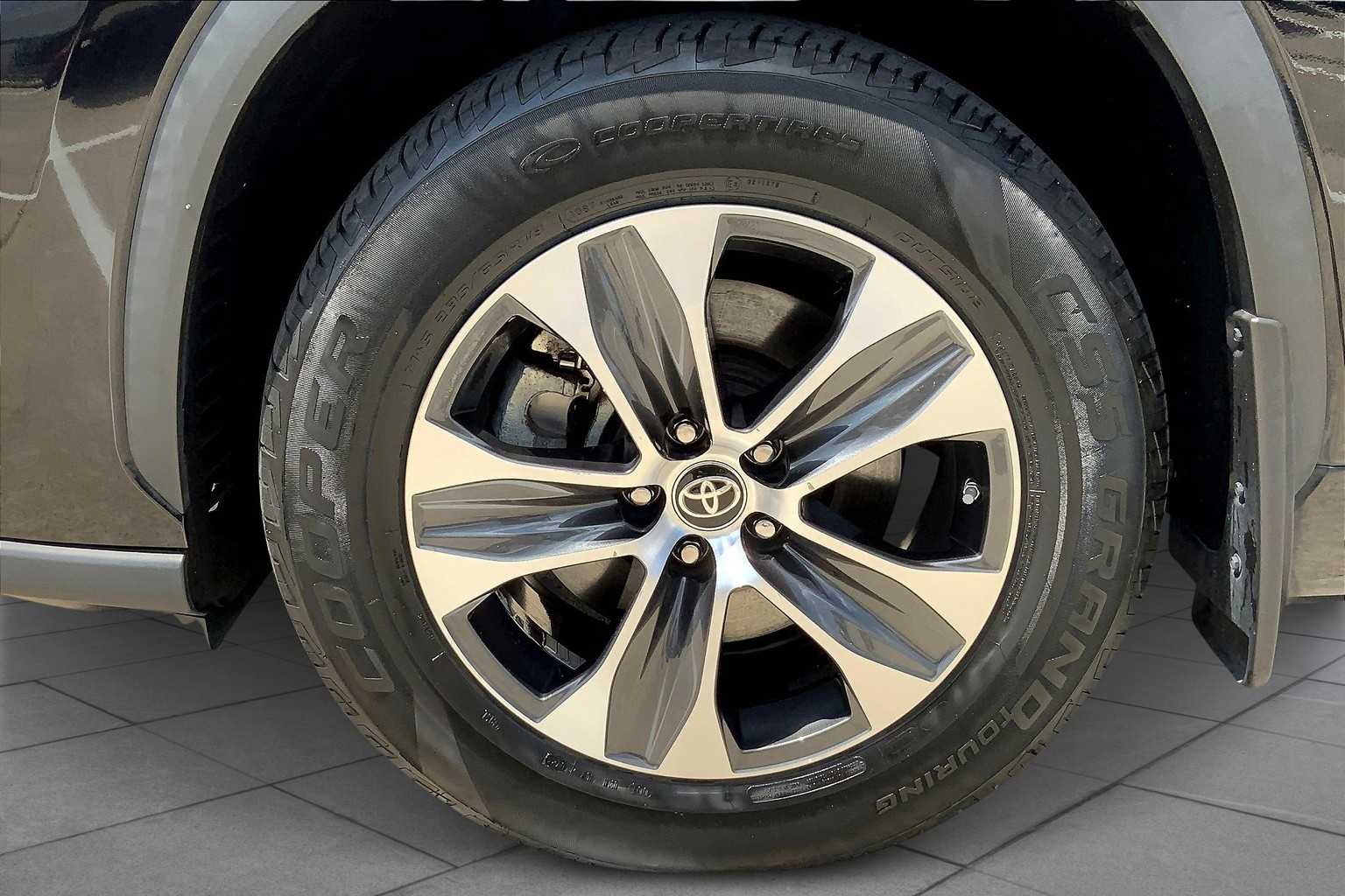 2020 Toyota Highlander Hybrid XLE photo 10