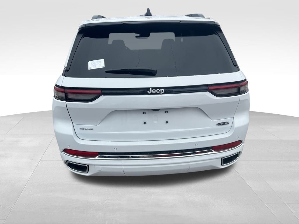 2025 Jeep Grand Cherokee Overland photo 4