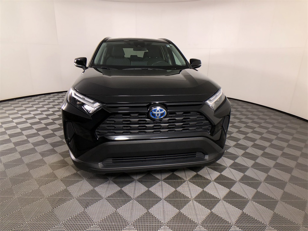 2024 Toyota RAV4 Hybrid XLE photo 4