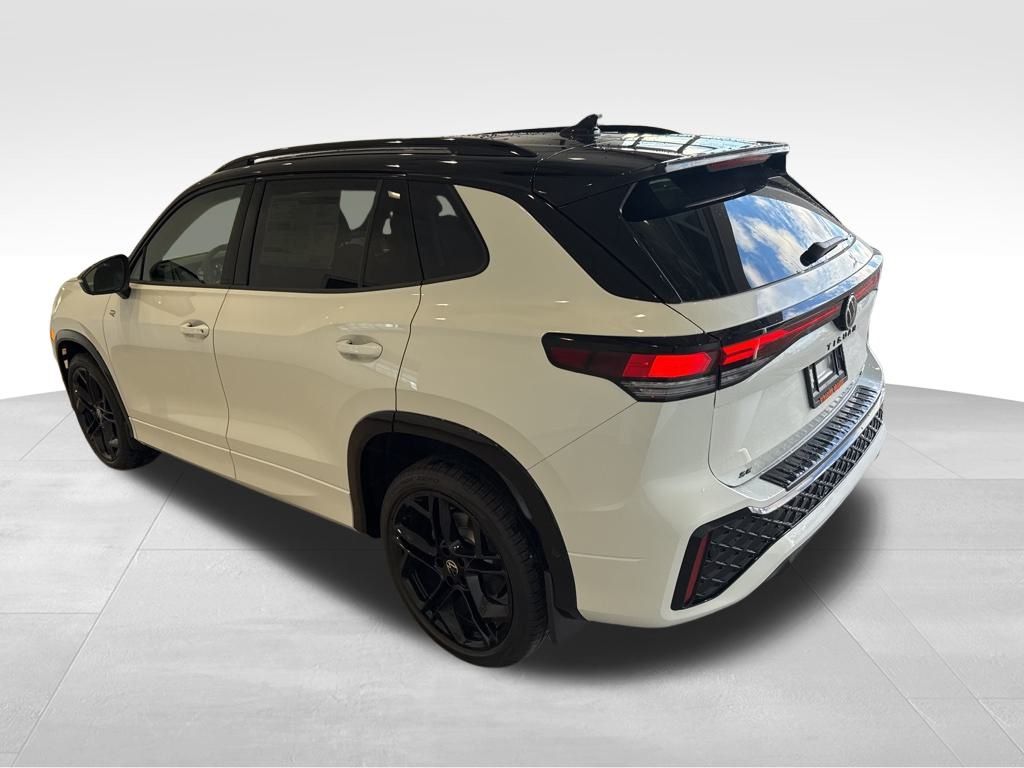 2026 Volkswagen Tiguan SE R-Line Black photo 3