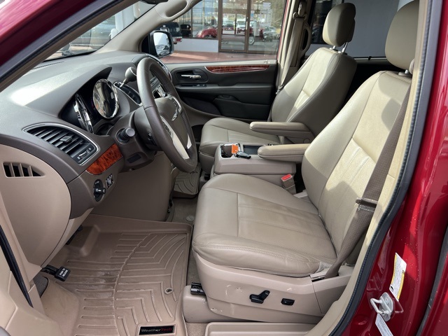 2016 Chrysler Town & Country photo 4