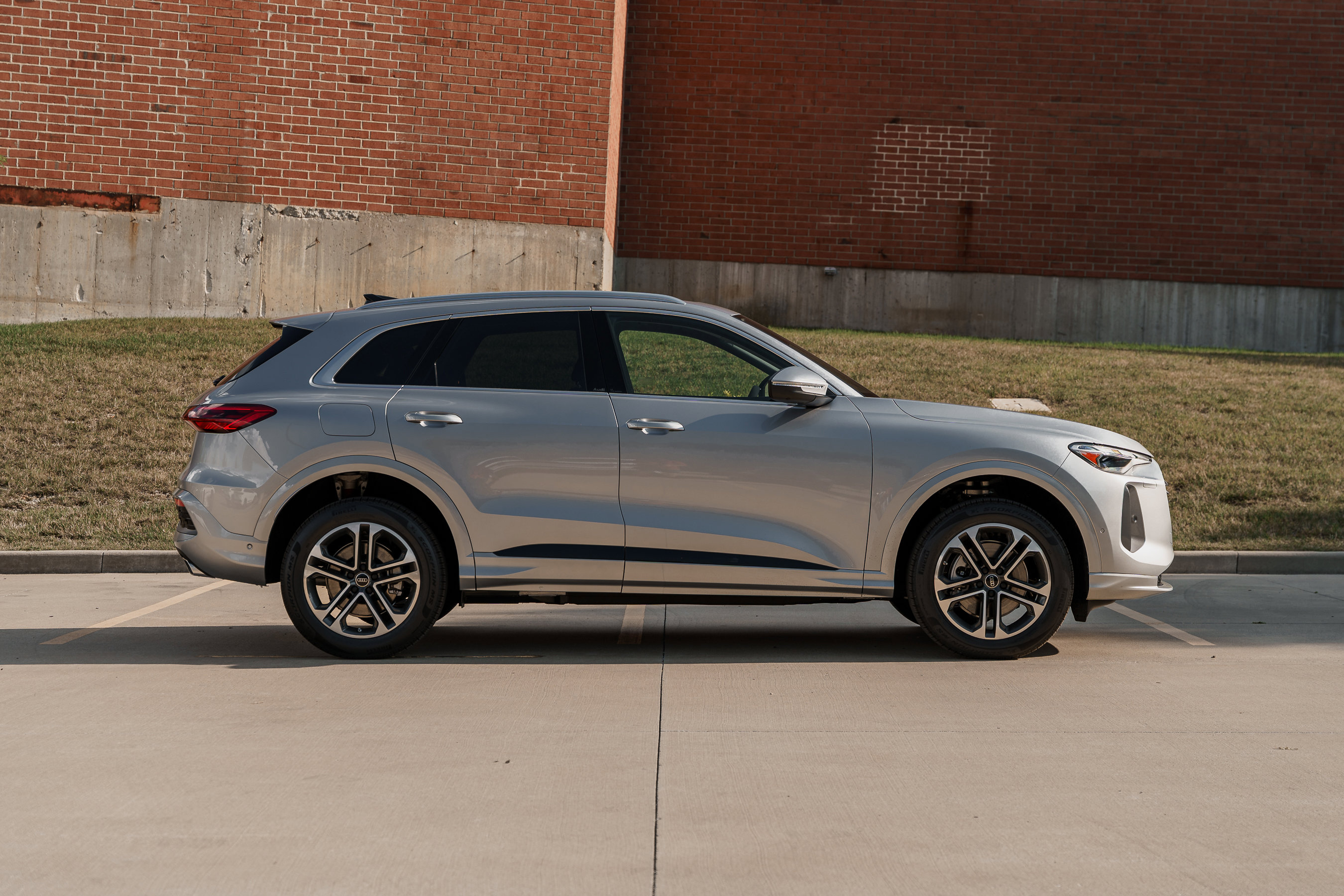 2025 Audi Q5 Premium photo 2