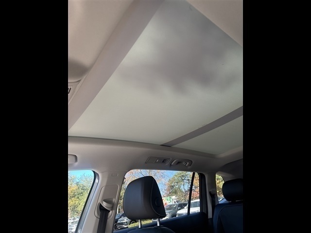 2022 Volkswagen Tiguan SE photo 3