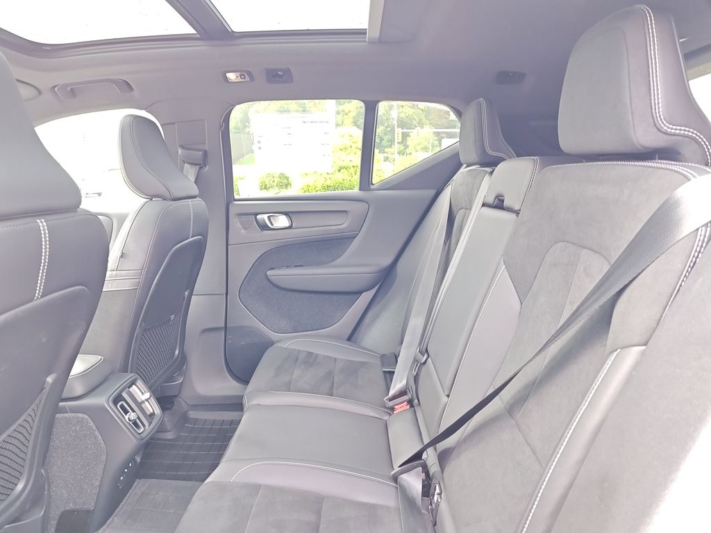 2021 Volvo XC40 T5 R-Design photo 25