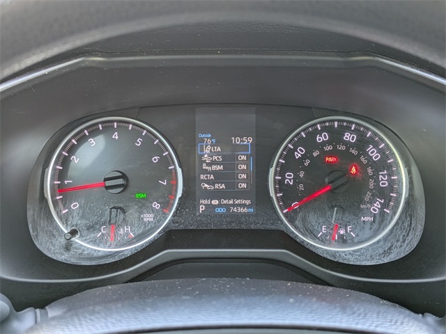 2019 Toyota RAV4 XLE photo 14