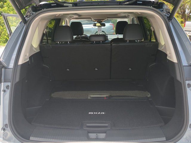 2025 Nissan Rogue Platinum photo 13