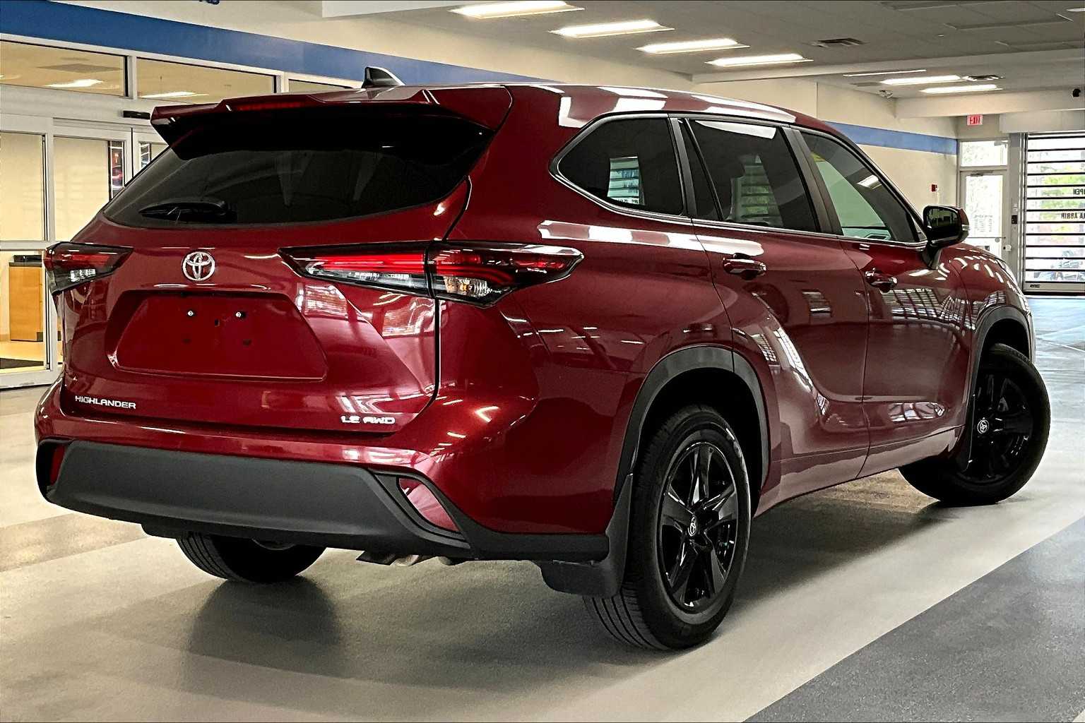 2024 Toyota Highlander LE photo 12