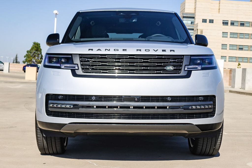 2025 Land Rover Range Rover SE photo 2