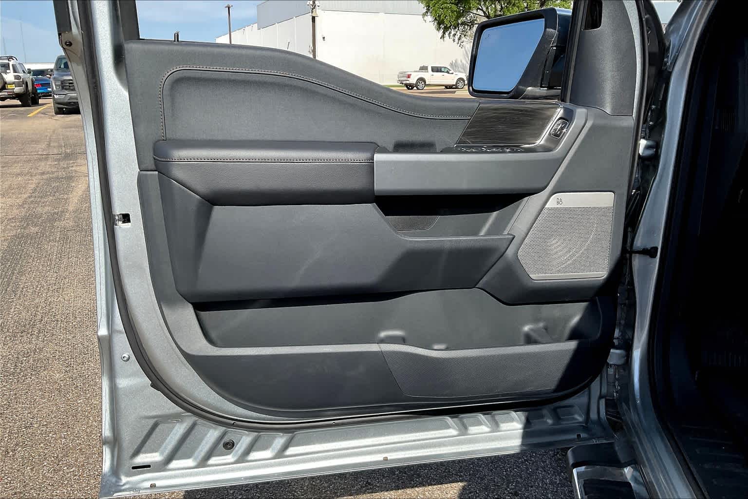 2025 Ford F-150 Lariat photo 10