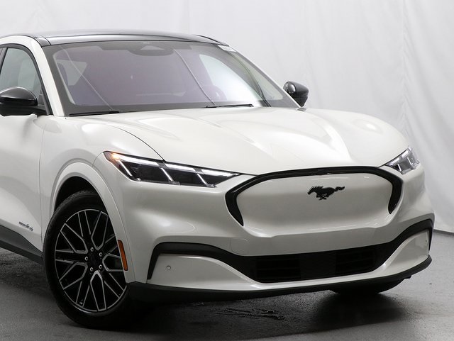2025 Ford Mustang Mach-E Premium photo 2