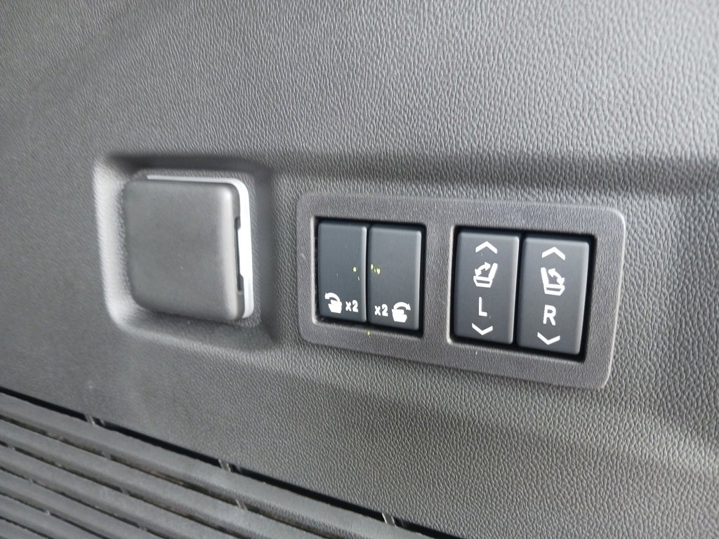 2025 Chevrolet Tahoe Premier photo 28