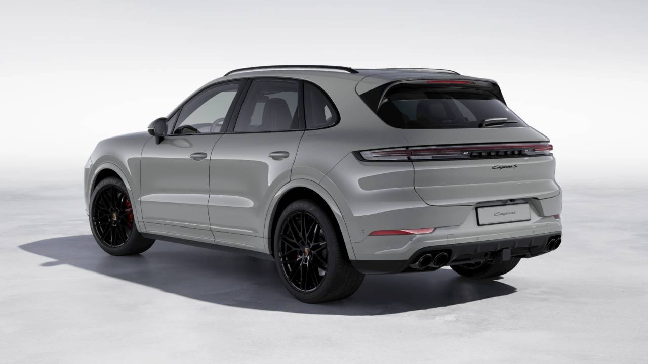 2026 Porsche Cayenne S photo 3
