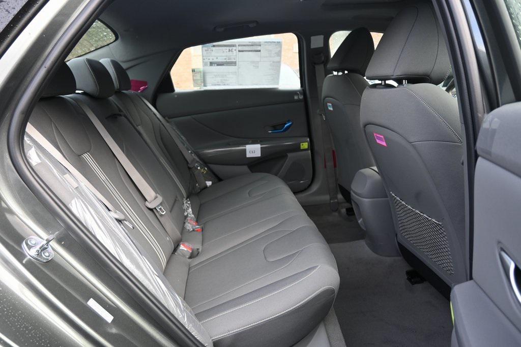 2025 Hyundai Elantra SEL Convenience photo 10