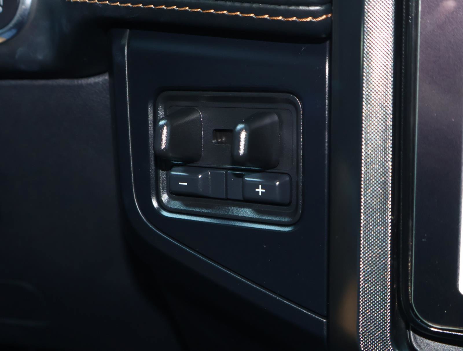 2023 Ford Expedition MAX Platinum photo 28