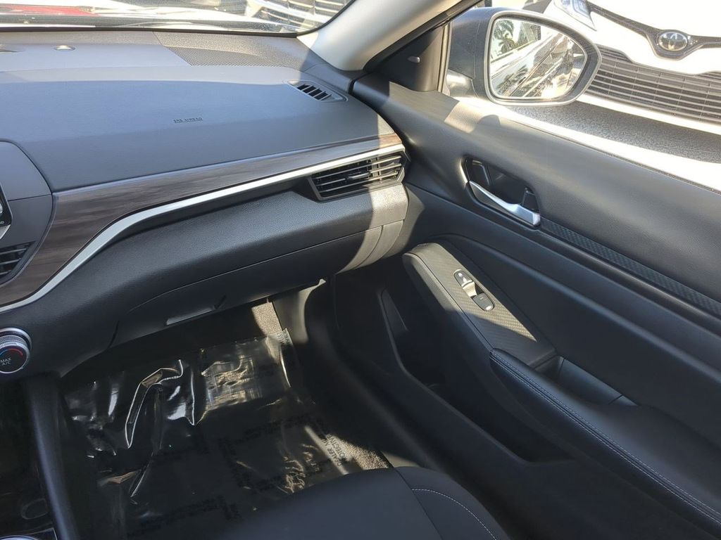 2024 Nissan Altima 2.5 SV photo 15