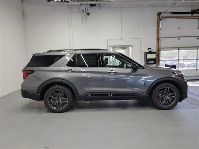 2025 Ford Explorer ST-Line photo 2