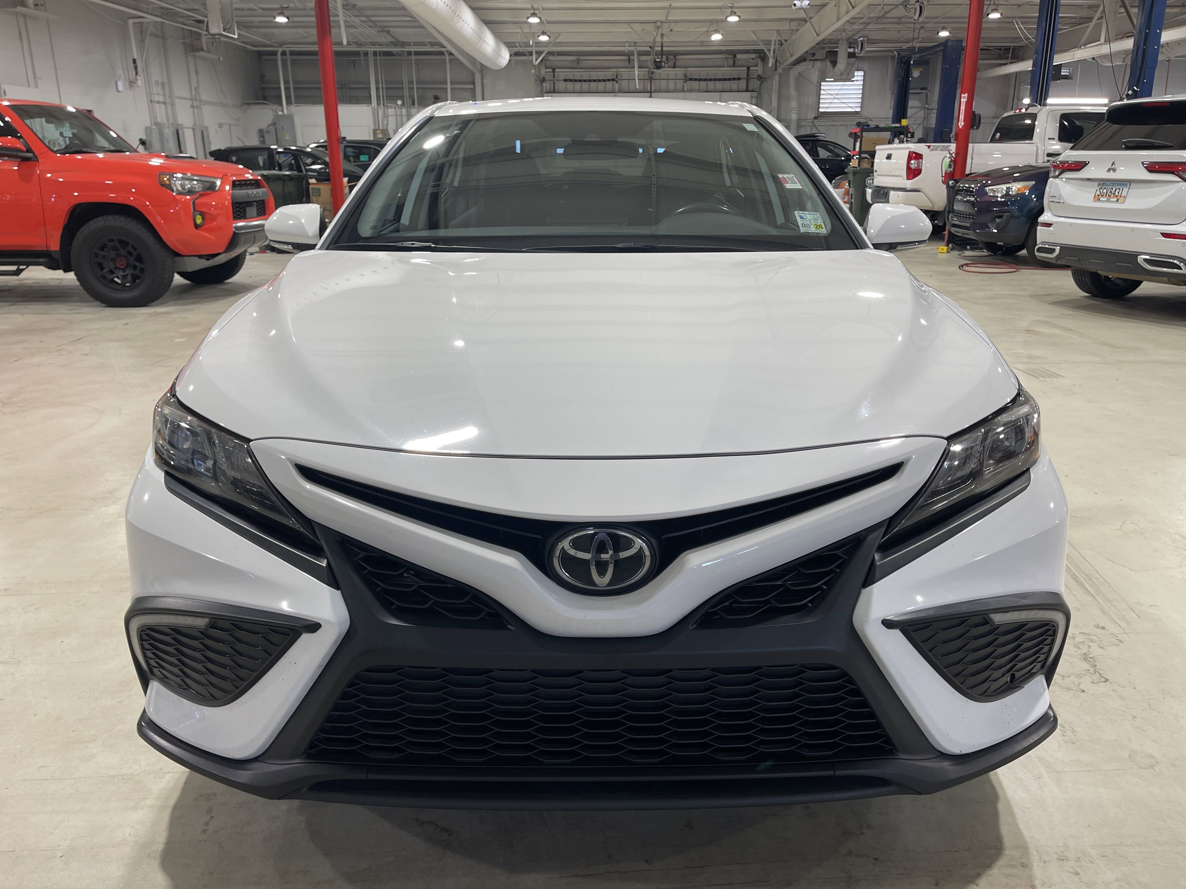 2022 Toyota Camry SE photo 7