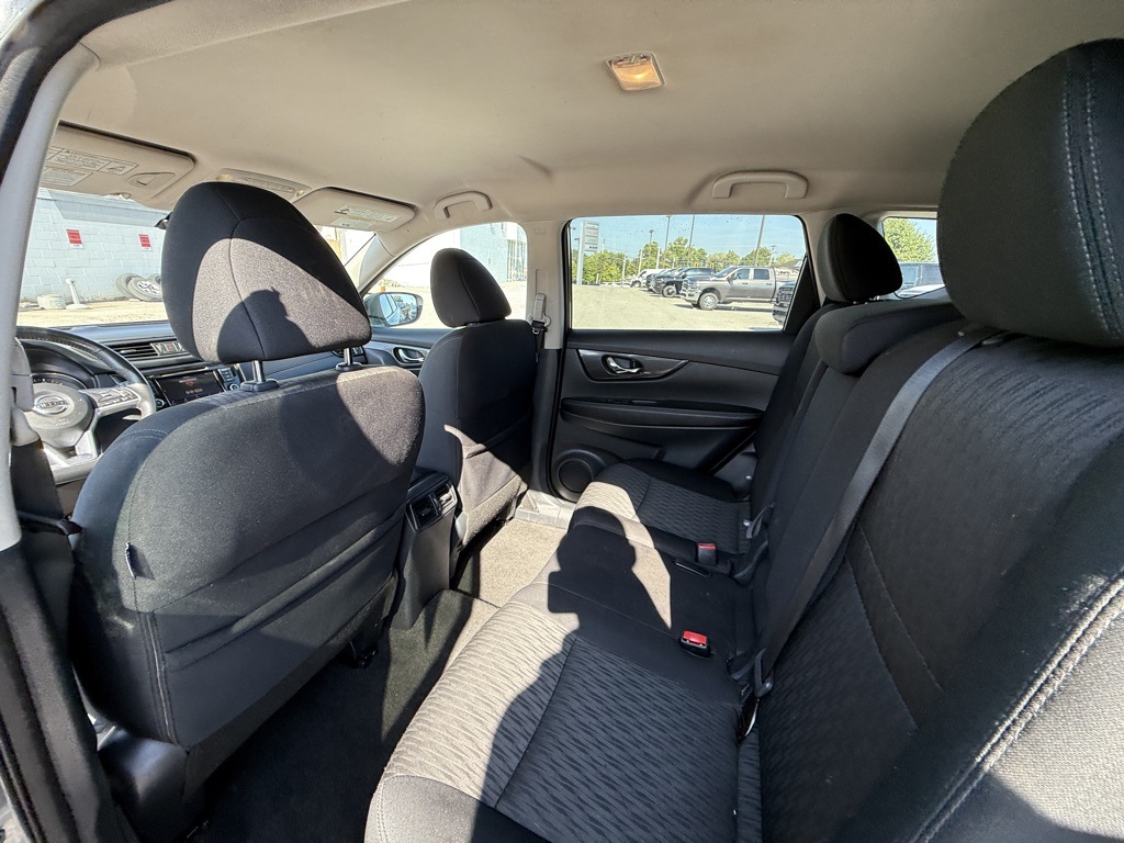 2018 Nissan Rogue SV photo 22