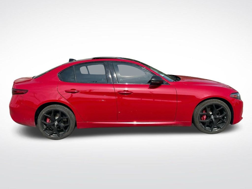 2020 Alfa Romeo Giulia Base photo 4