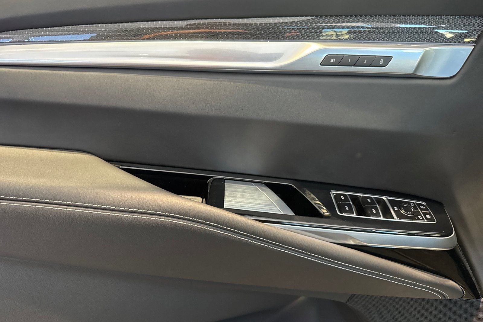 2025 Cadillac Escalade V-Series photo 10