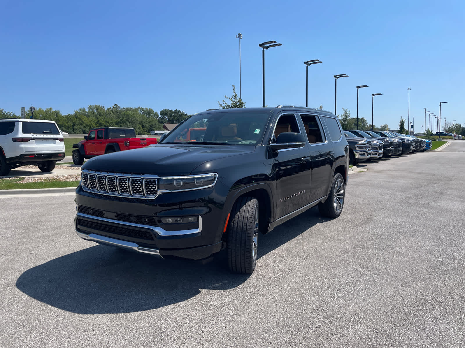 2025 Jeep Grand Wagoneer III photo 4