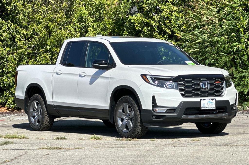2025 Honda Ridgeline TrailSport photo 2