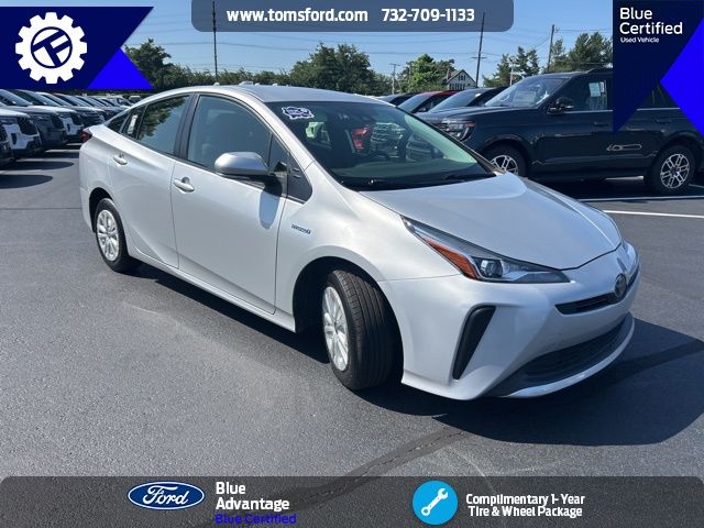 2021 Toyota Prius L photo 2