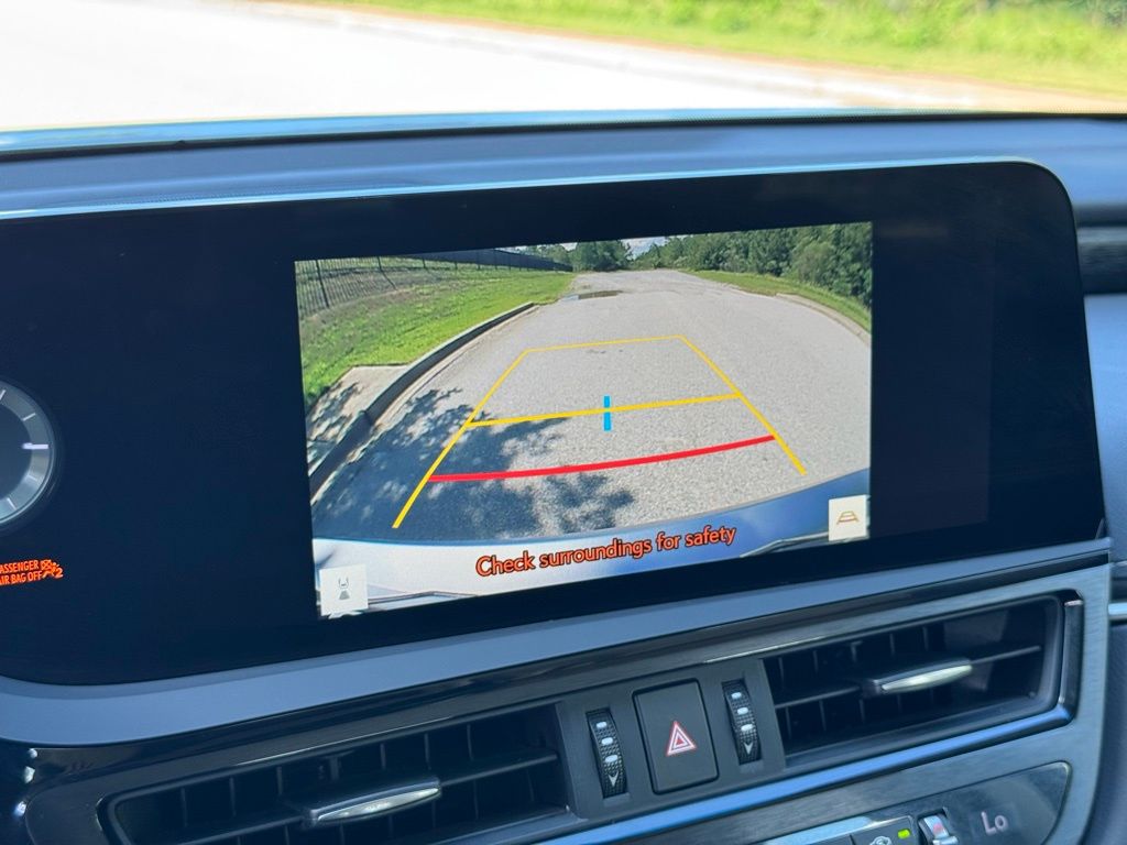 2023 Lexus ES 300h photo 32