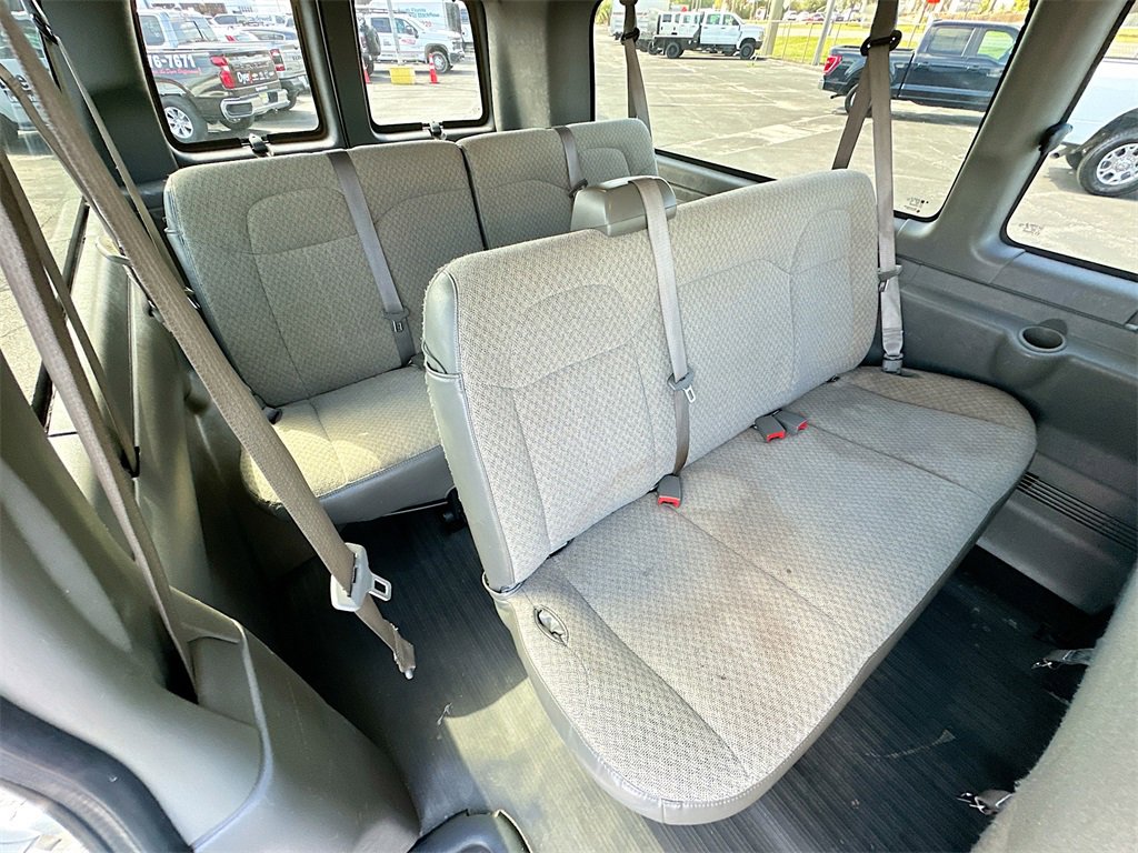 2022 Chevrolet Express Passenger 3500 photo 21