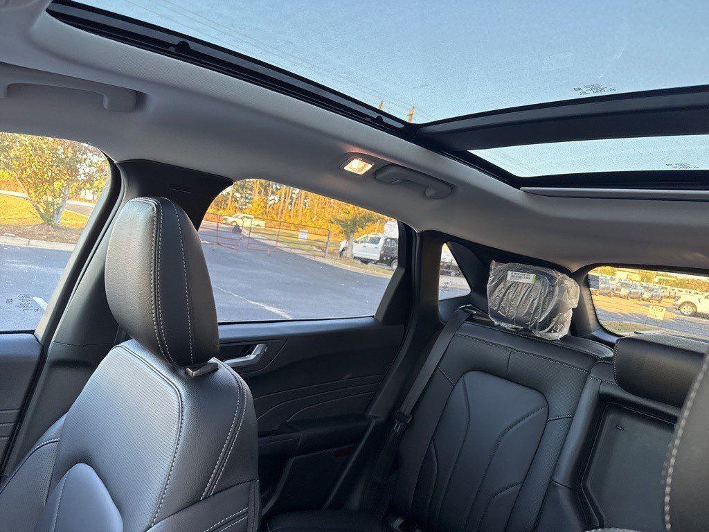2025 Ford Escape Plug-In Hybrid photo 28