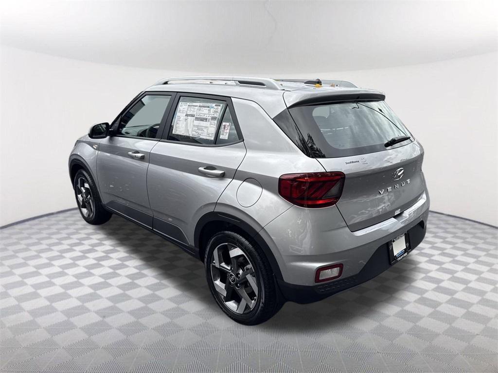 2026 Hyundai Venue SEL photo 4