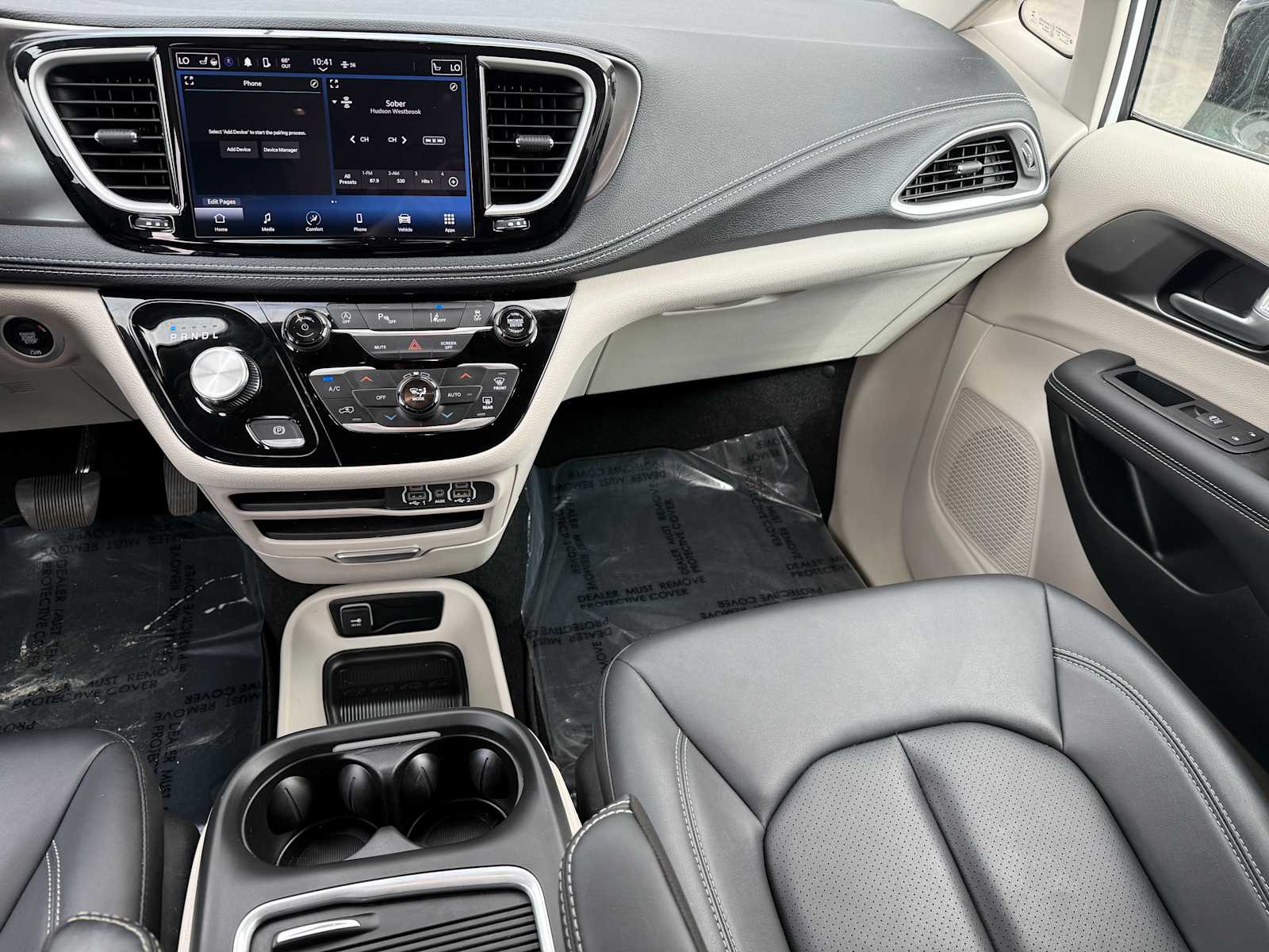 2024 Chrysler Pacifica Touring L photo 21