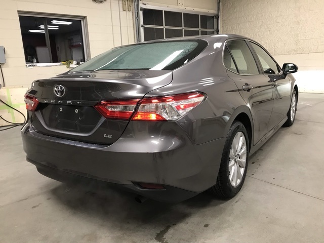2018 Toyota Camry LE photo 3