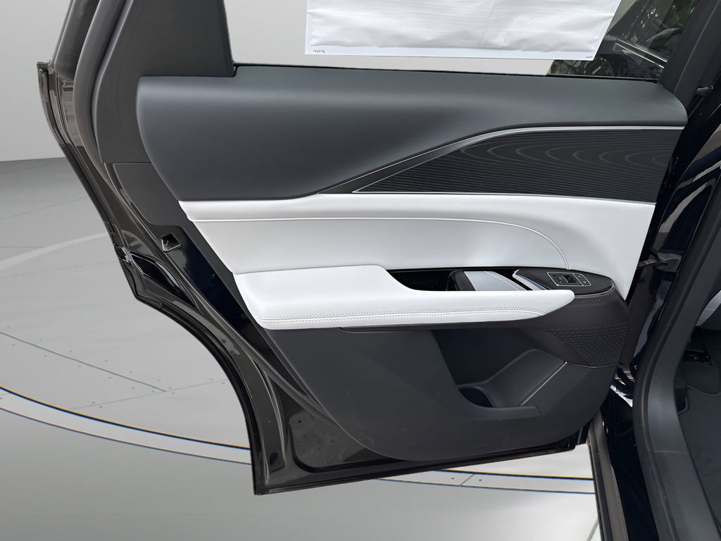 2025 Cadillac Lyriq Sport photo 33