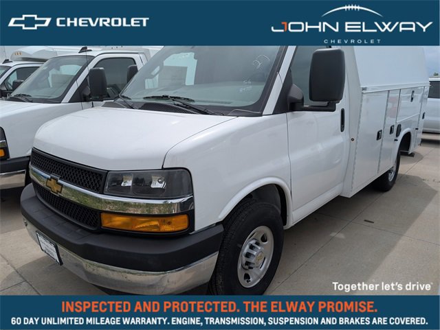 2024 Chevrolet Express Cutaway Base's photo