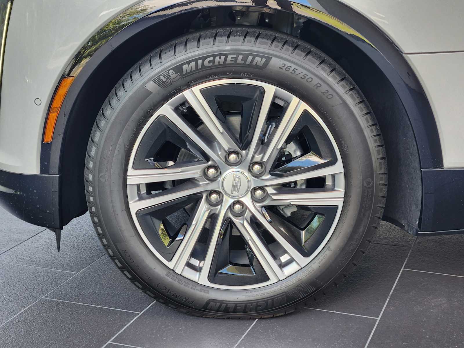 2025 Cadillac Lyriq Luxury photo 6