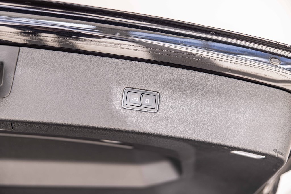 2021 AUDI Q8 - Image 18