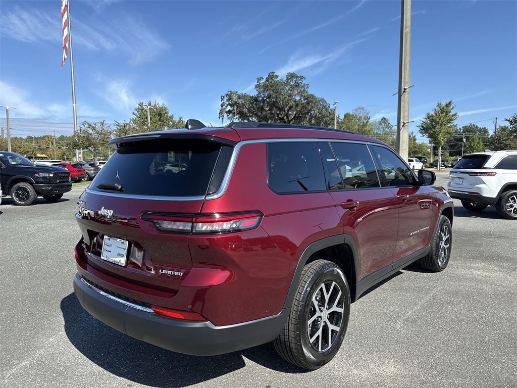 2025 Jeep Grand Cherokee Limited photo 3