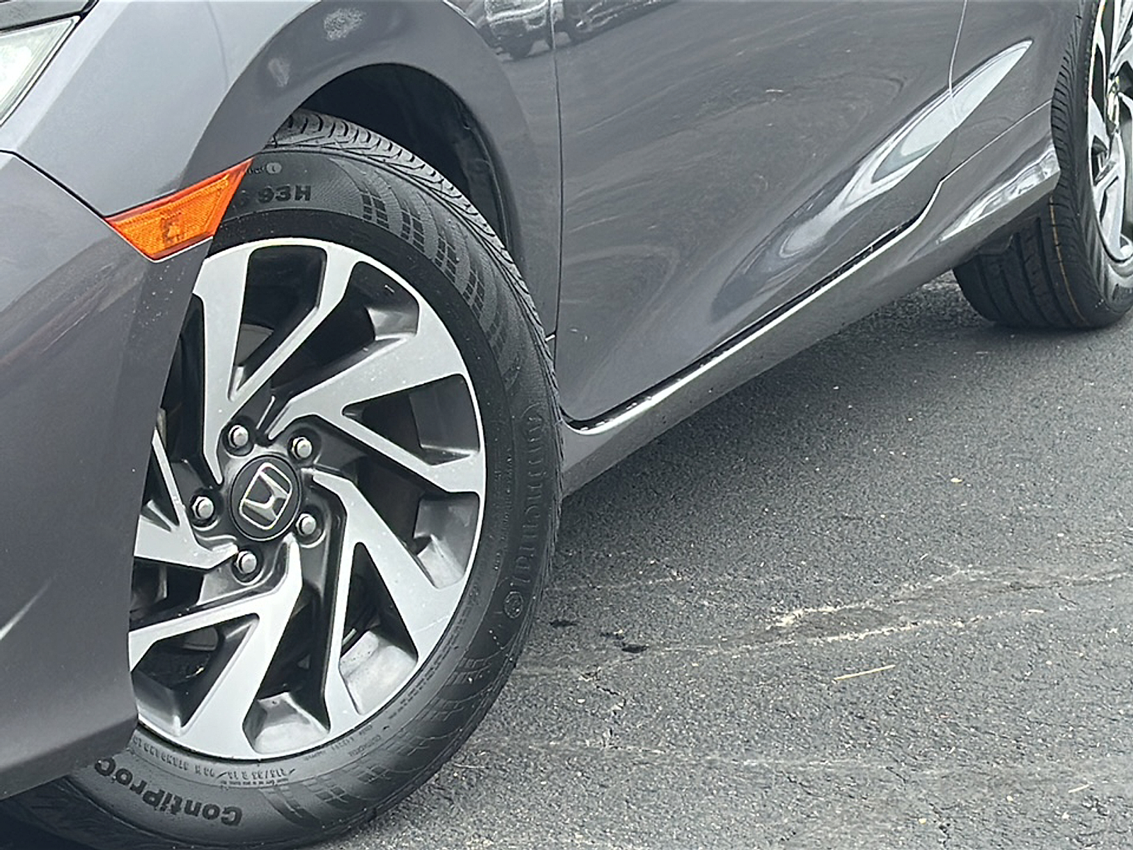 Used 2019 Lunar Silver Metallic Honda LX image 3