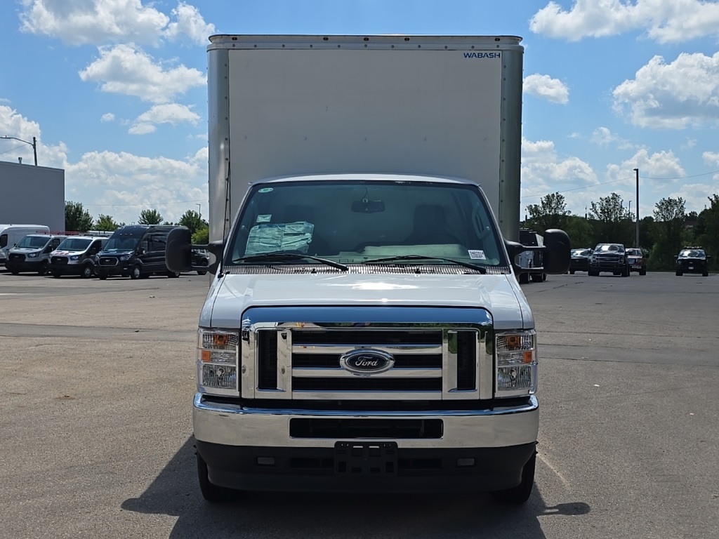 2024 Ford E-450 Cutaway photo 2