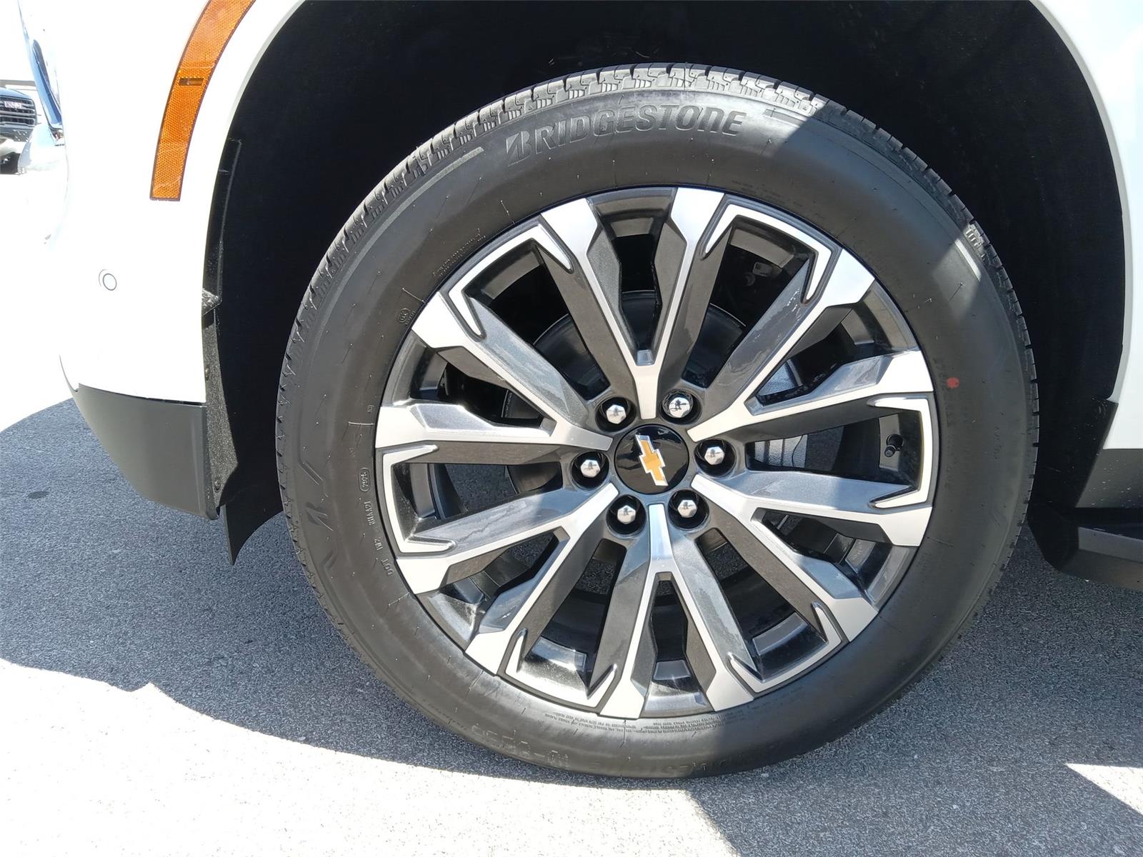 2025 Chevrolet Suburban High Country photo 26