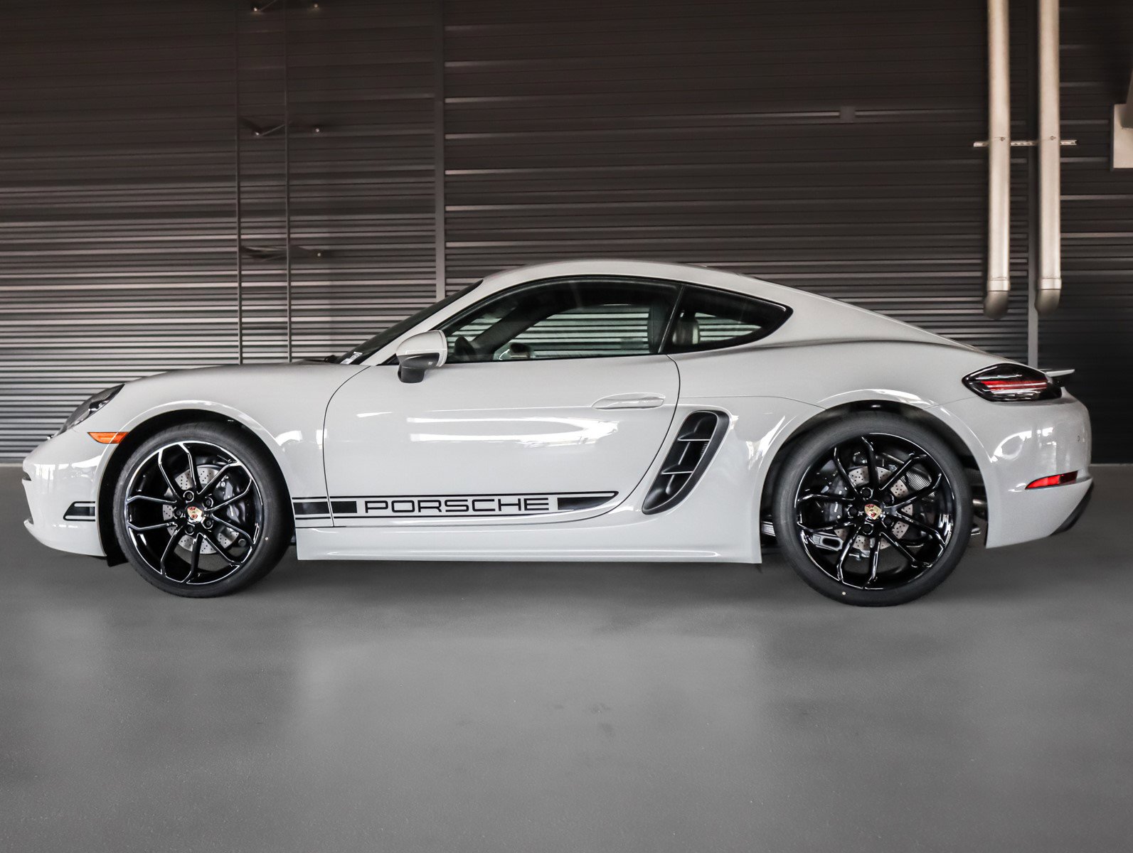 2025 Porsche Cayman photo 2