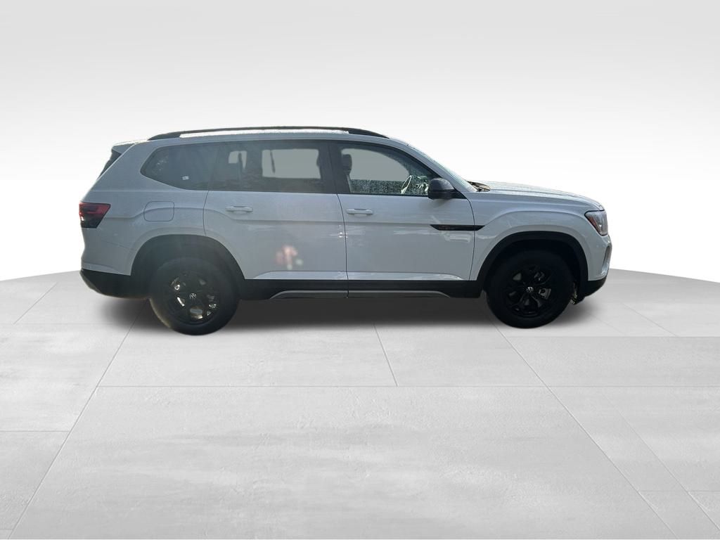 2025 Volkswagen Atlas Peak Edition SE photo 2