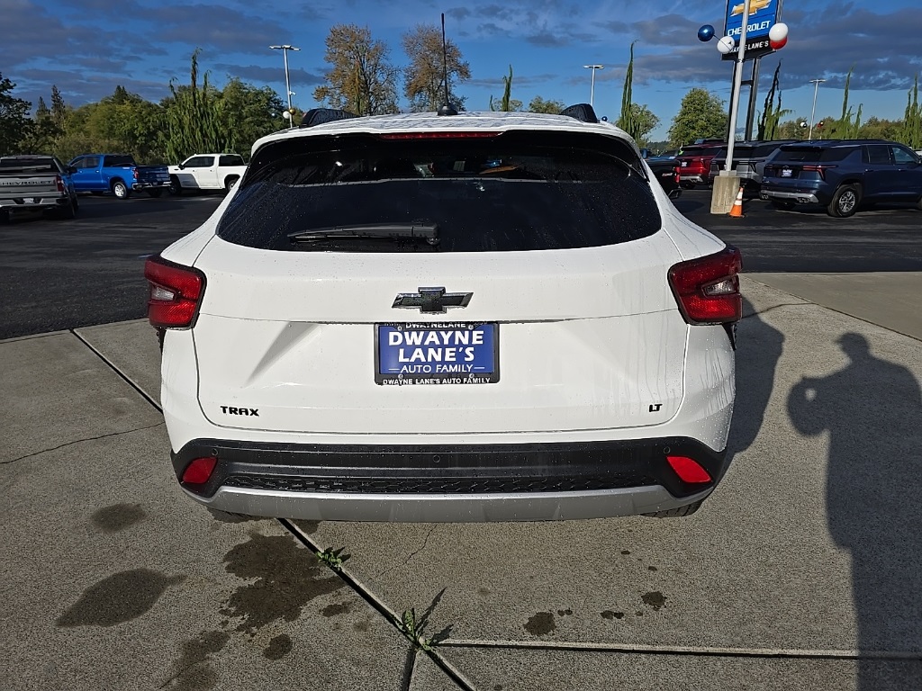 2024 Chevrolet Trax LT photo 4