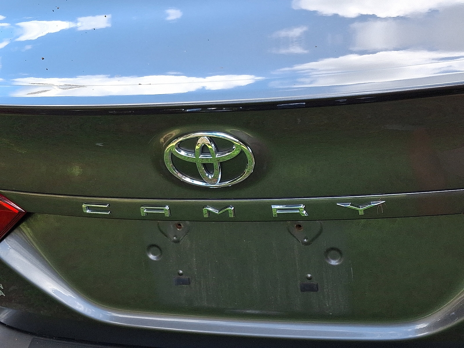 2018 Toyota Camry SE photo 3
