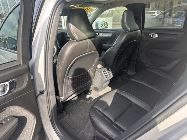 2023 Volvo XC40 Plus photo 7