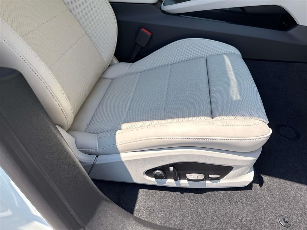 2025 Porsche Macan Electric photo 15