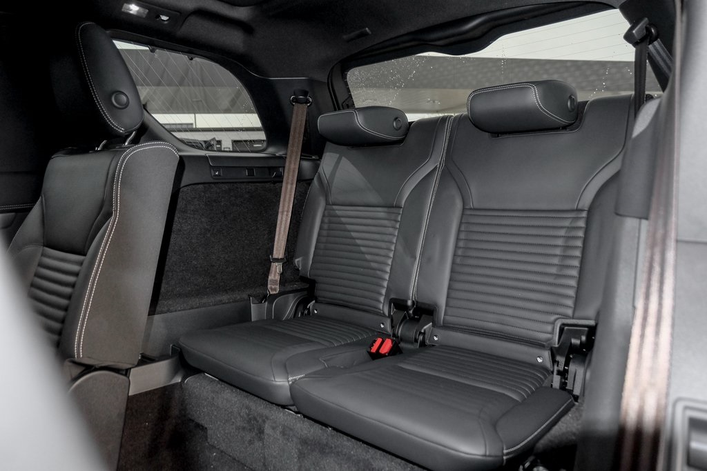 2025 Land Rover Discovery SE photo 19
