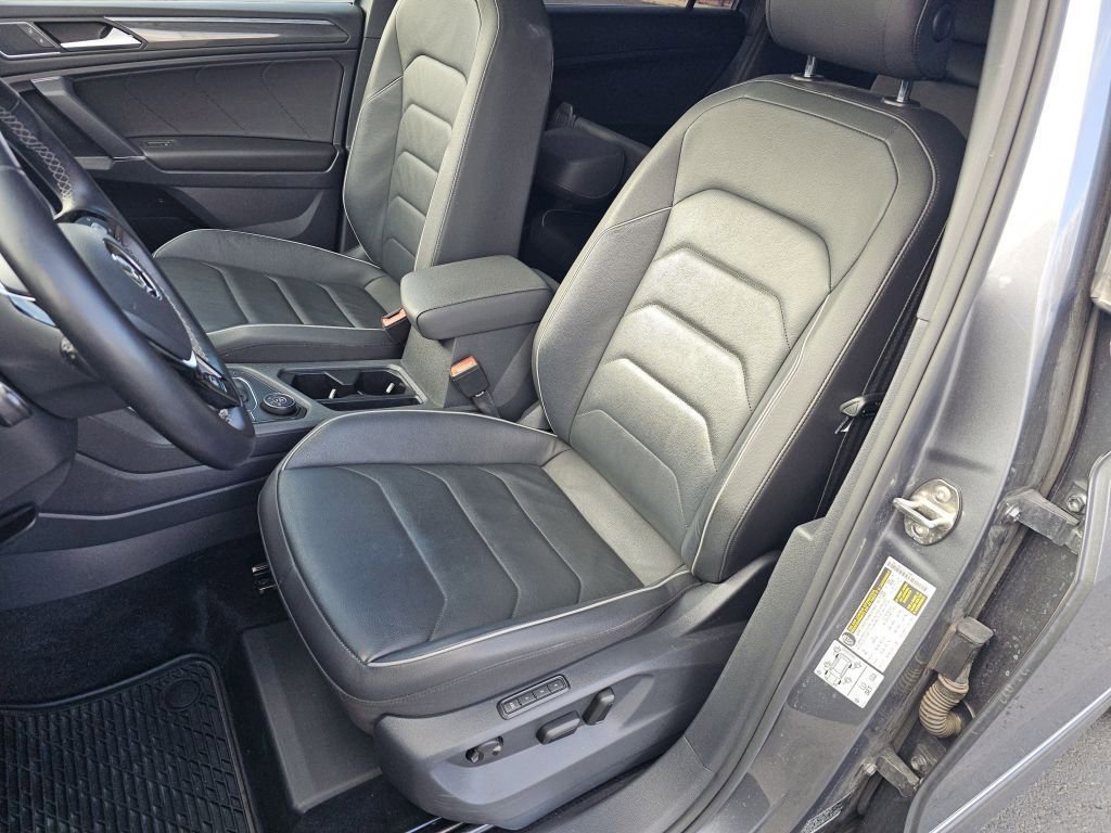 2020 Volkswagen Tiguan SEL Premium R-Line photo 3
